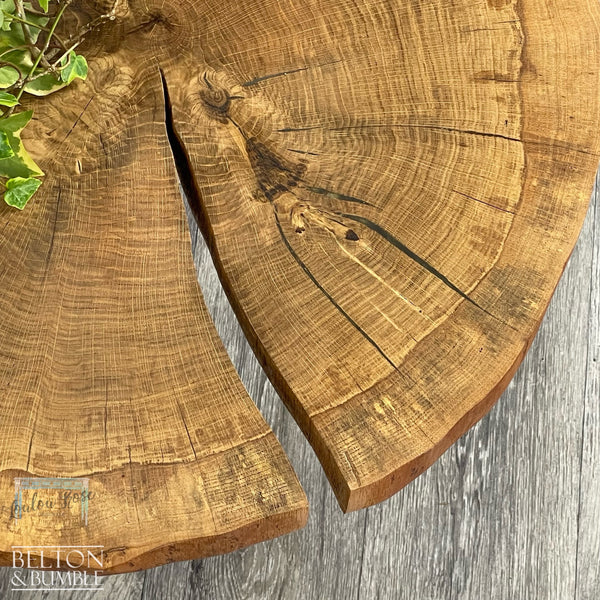 Oak Slice Gold Resin Coffee Table – close up of resin