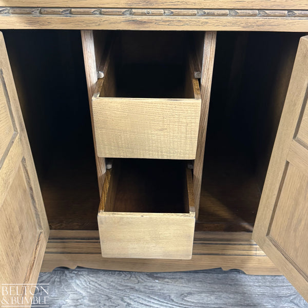 Old Charm Wood Brothers Lift Lid Cabinet in Washed Oak