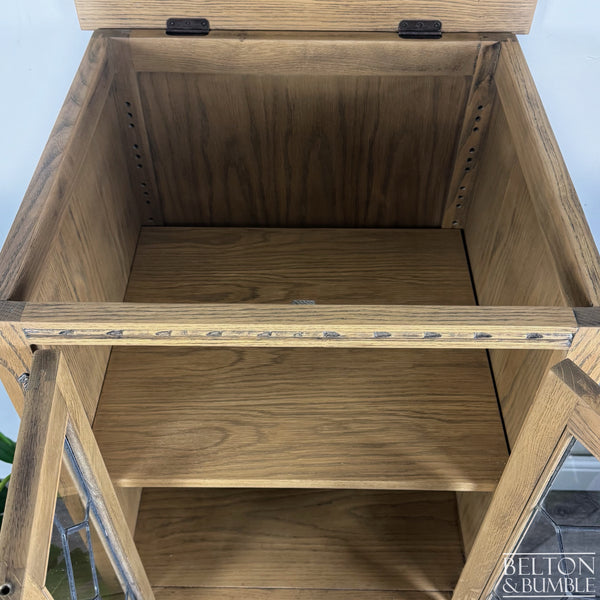 Old Charm Wood Brothers Lift Lid Cabinet in Washed Oak