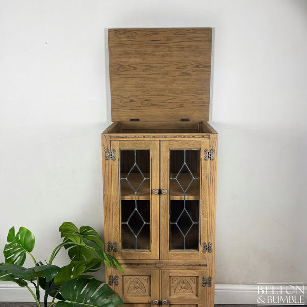 Old Charm Wood Brothers Lift Lid Cabinet in Washed Oak