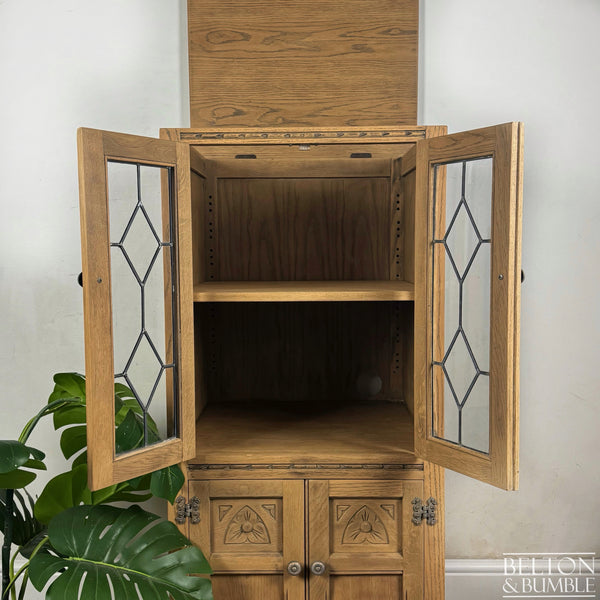 Old Charm Wood Brothers Lift Lid Cabinet in Washed Oak