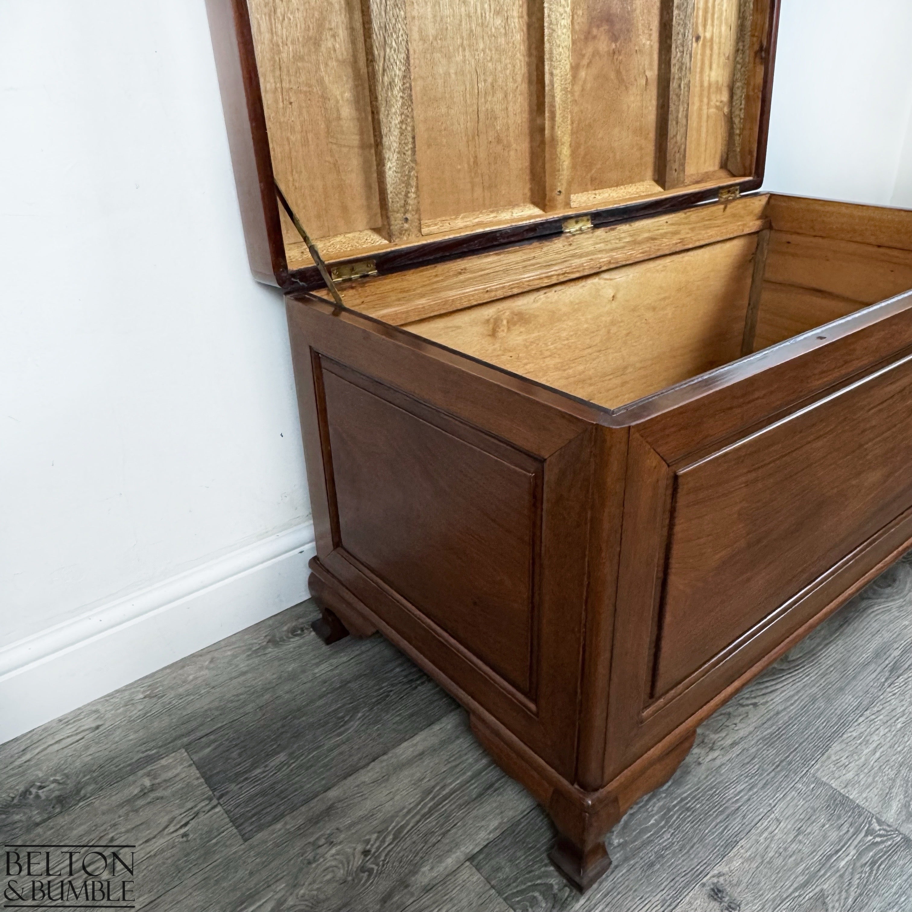 Mahogany Blanket Box Storage Chest with Lift-Up Lid