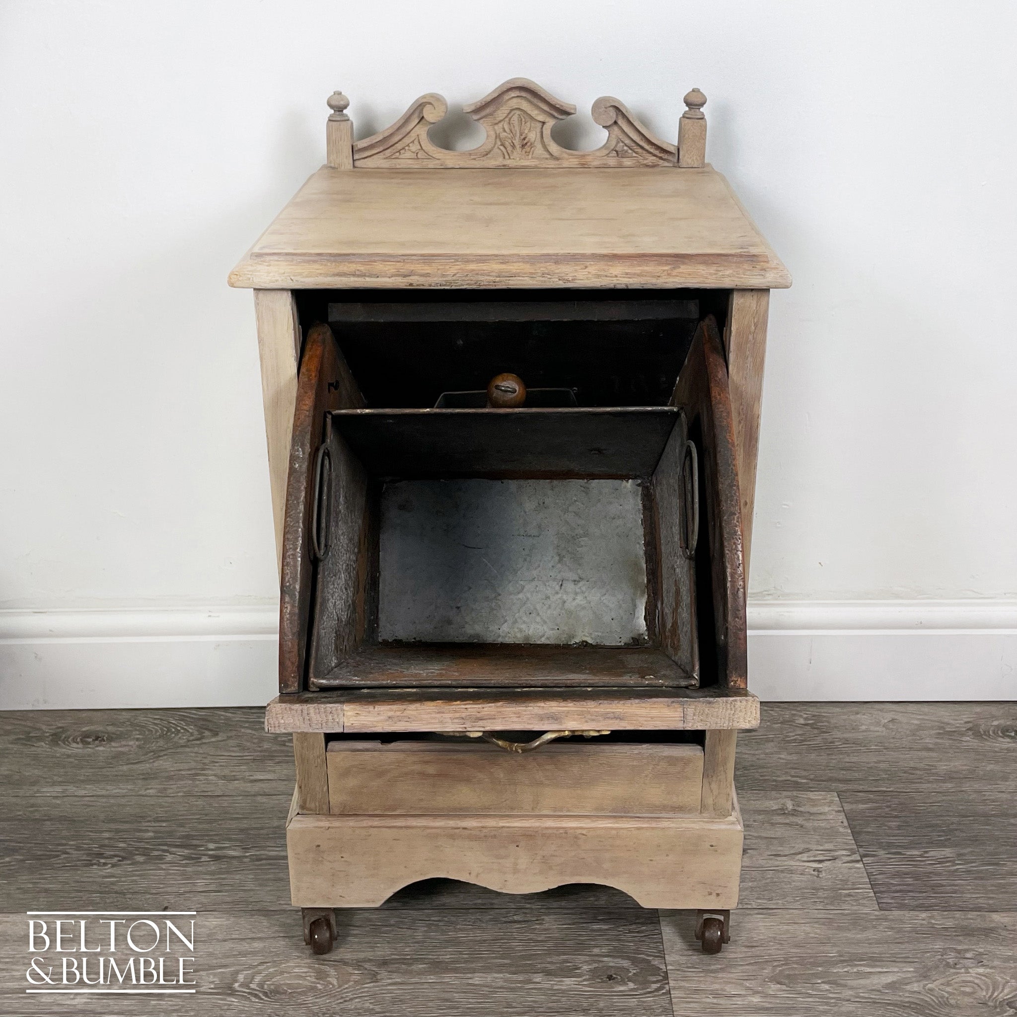 Antique Victorian Perdonium – Close-up of wood finish and texture
