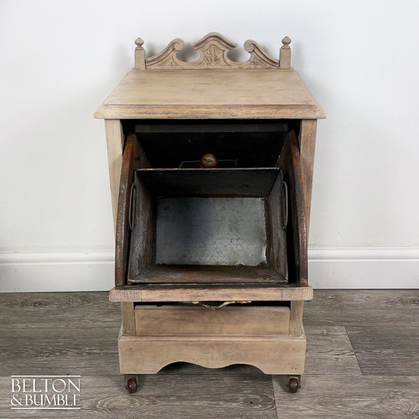 Antique Victorian Perdonium – Close-up of wood finish and texture