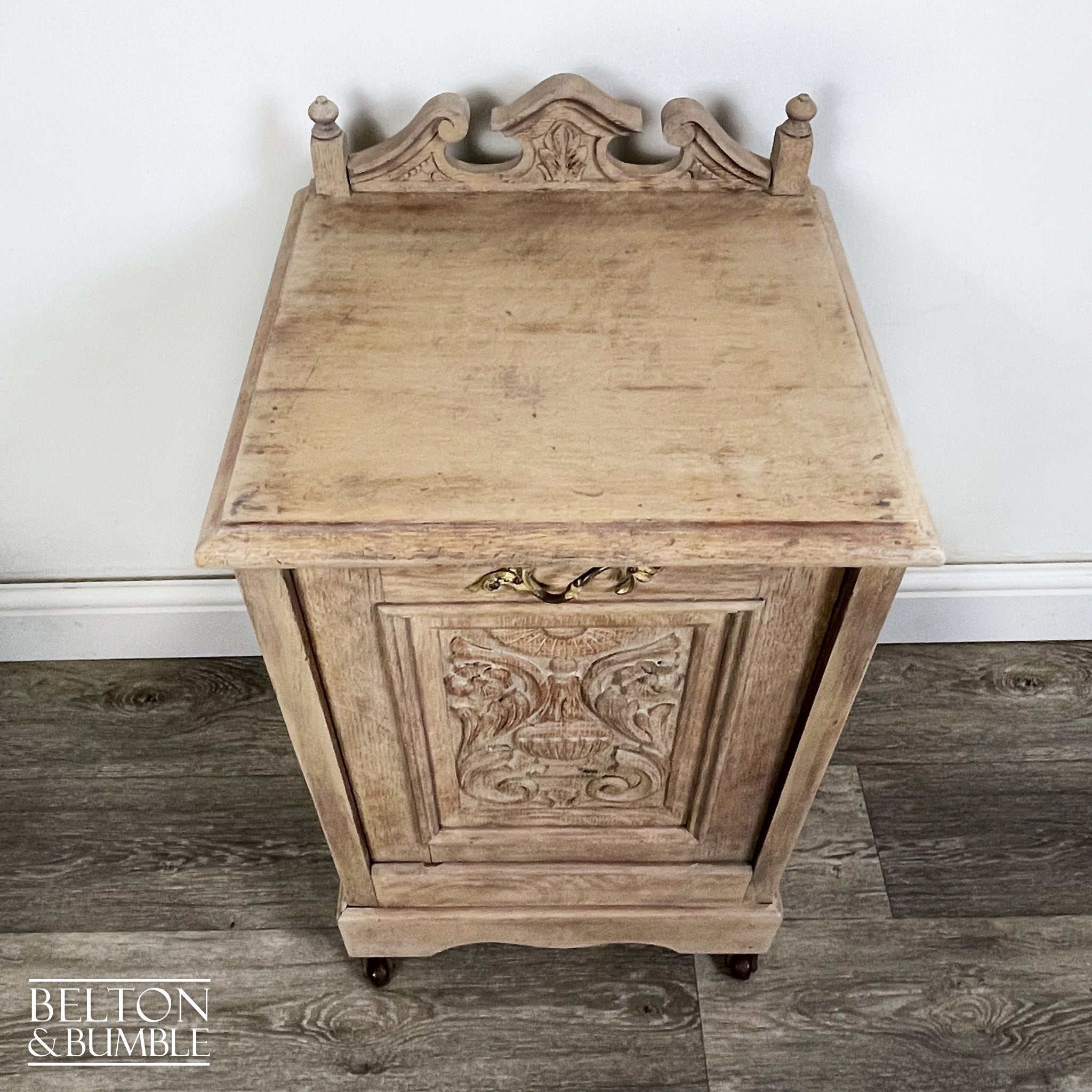 Antique Victorian Perdonium – Top surface detail showing smooth, satin finish and edge profile