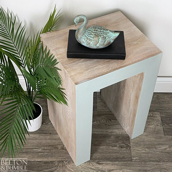 Contemporary Oak Side Table – Top surface detail showing smooth, satin finish and edge profile
