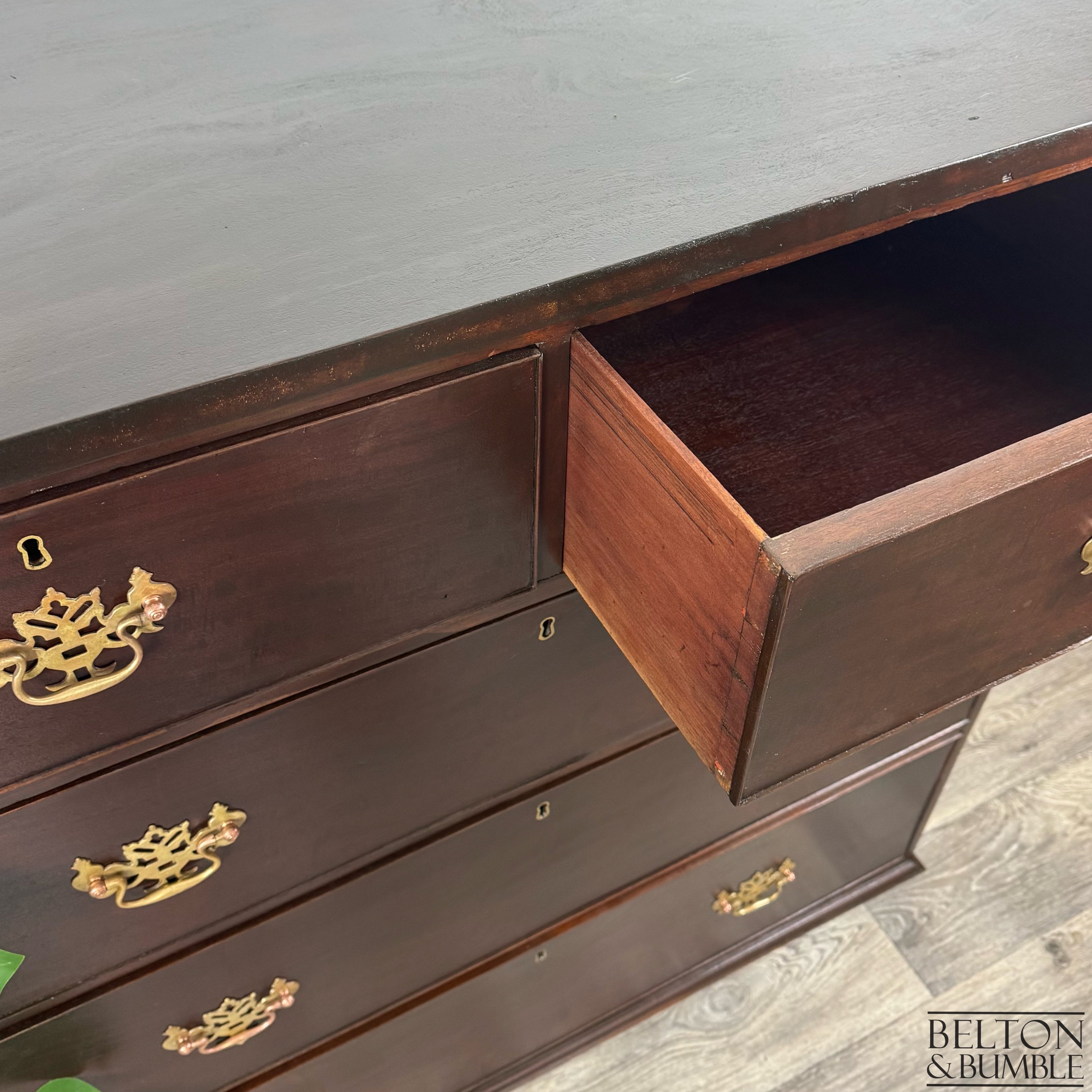 Antique Style Solid Wood Chest of Drawers in Mahogany and Walnut