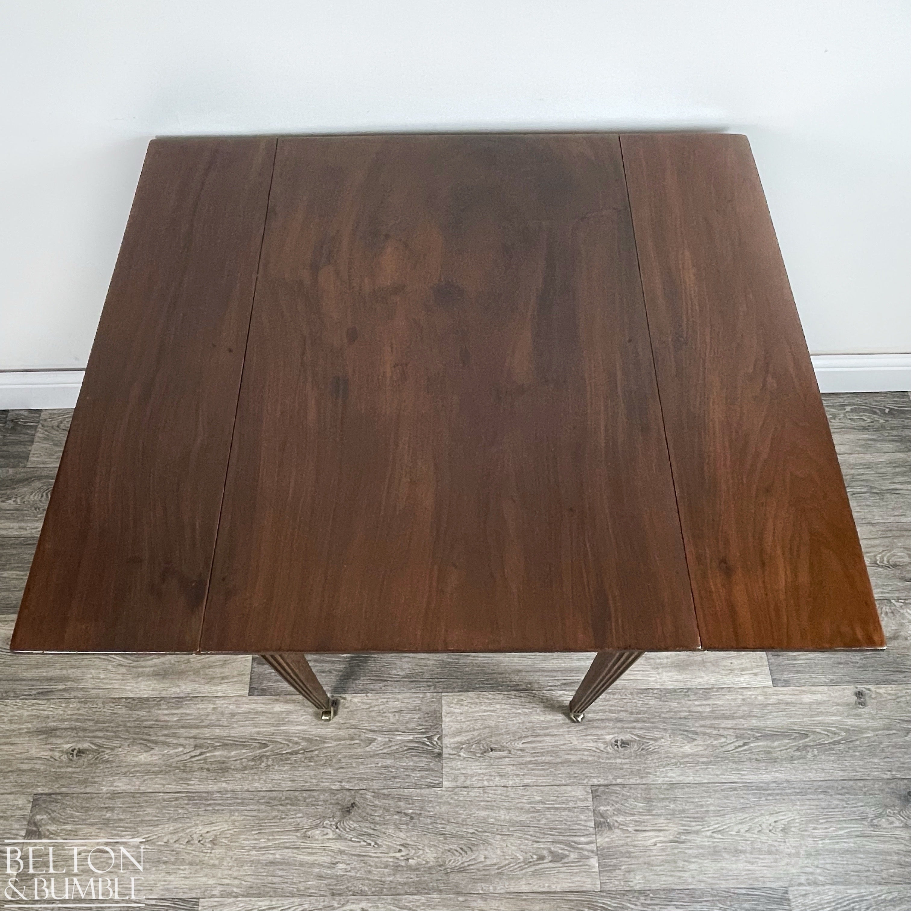 Mahogany Pembroke Drop Leaf Table – Close-up of mahogany finish and texture