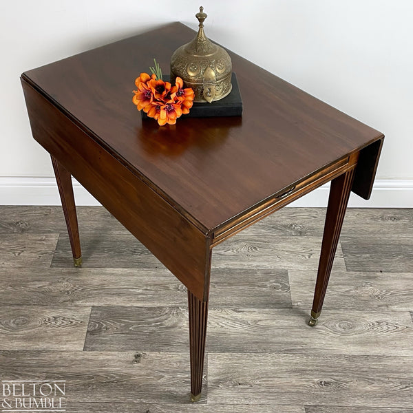 Mahogany Pembroke Drop Leaf Table – Top surface detail showing smooth, satin finish and edge profile
