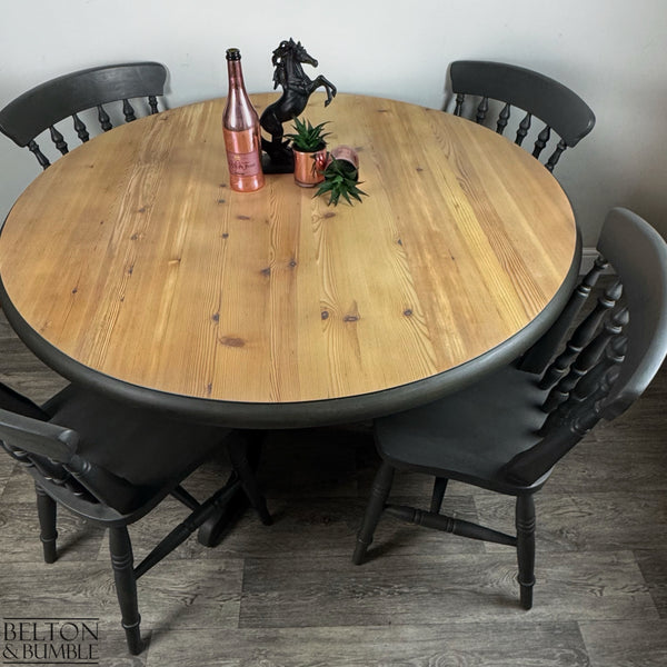 Close-up of the restored natural pine tabletop finished with Osmo Matt Raw oil.