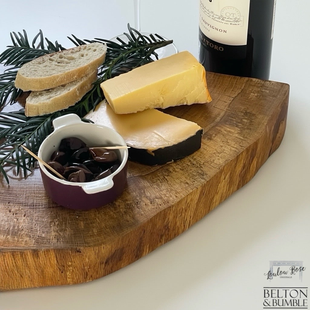 Oak Slice Cheese & Bread Board 40 cm – edge profile showing organic outline and bevel