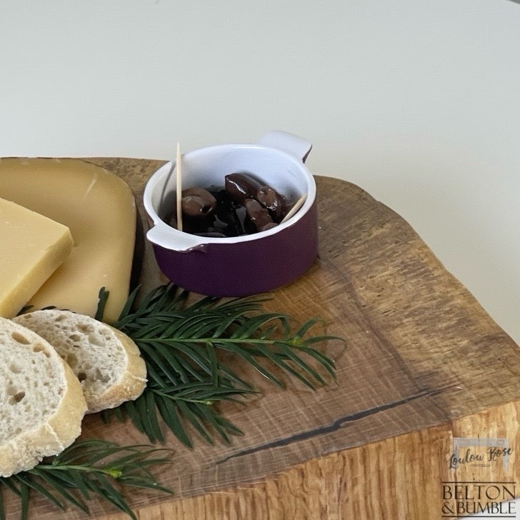 Oak Slice Cheese & Bread Board 40 cm – grain close-up showing oiled finish and figure