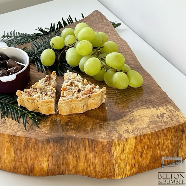 Oak Slice Cheese & Bread Board 41 cm – angled view highlighting live edge and organic contour