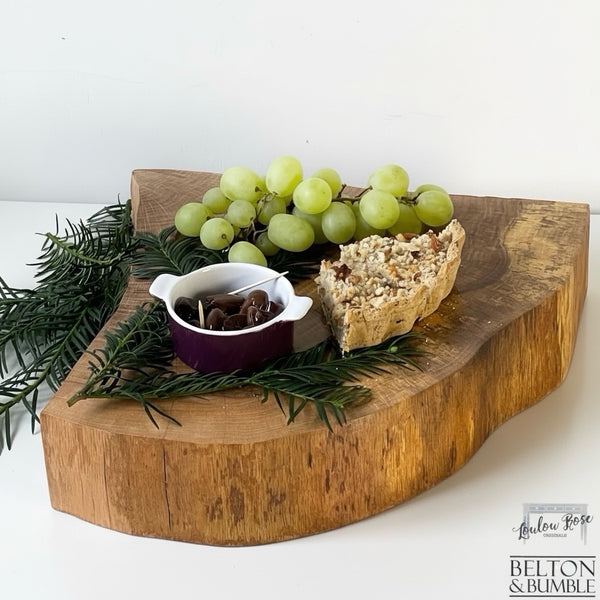 Oak Slice Cheese & Bread Board 41 cm – front view showing natural oak grain and resin accents
