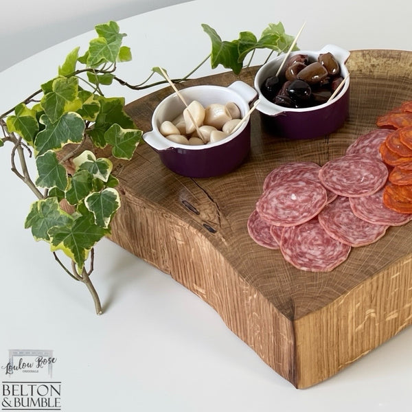 Oak Slice Cheese & Bread Board 44 cm – edge profile showing organic contour and bevel