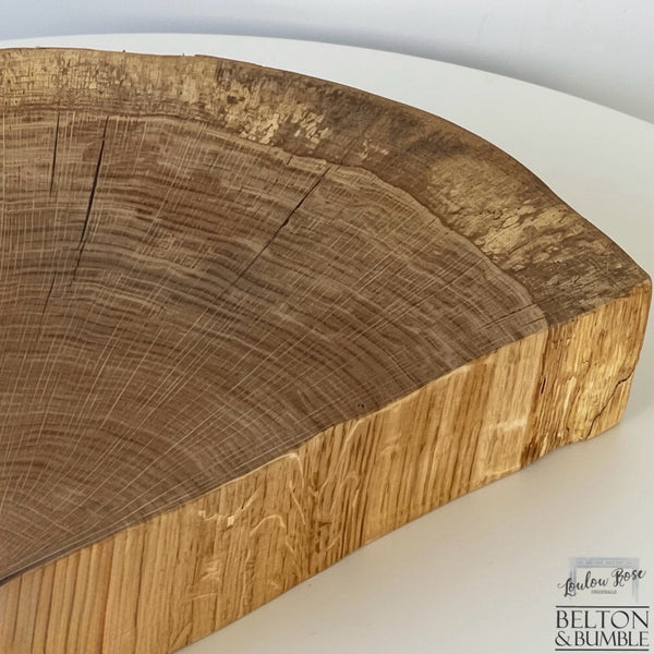 Oak Slice Cheese & Bread Board 44 cm – resin detail showing resin-filled natural crack