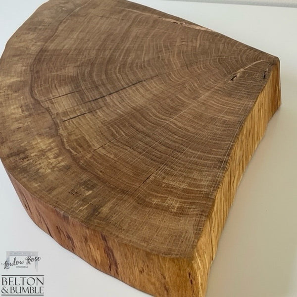 Oak Slice Cheese & Bread Board 45 cm – edge profile showing smooth sanding and outline