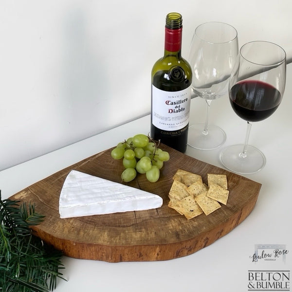 Oak Slice Cheese & Bread Board 45 cm – resin detail subtle resin lines for contrast
