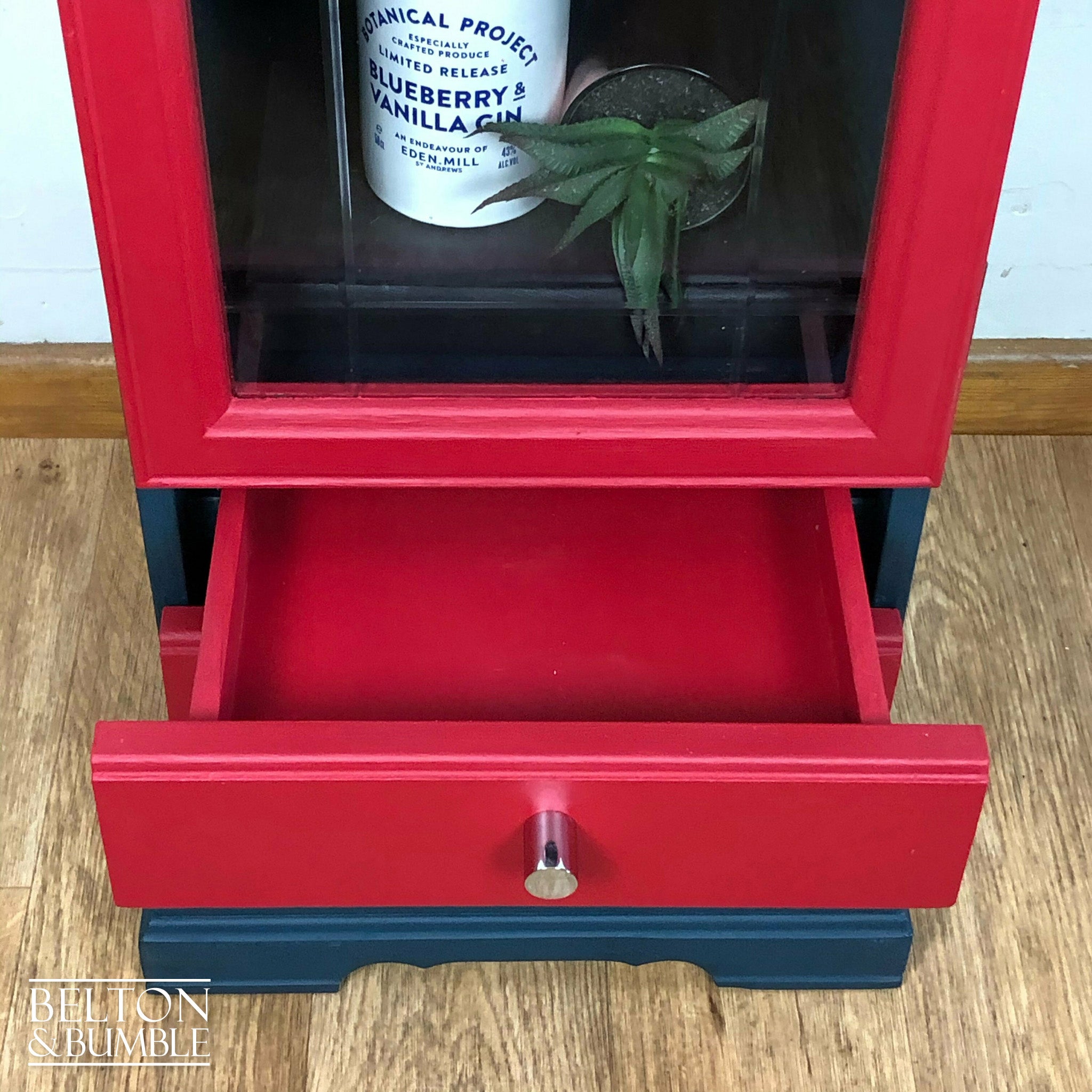 Petite Drinks Cabinet with Glass Door in Blue and Red – Close-up of open drawer with blue, red finish