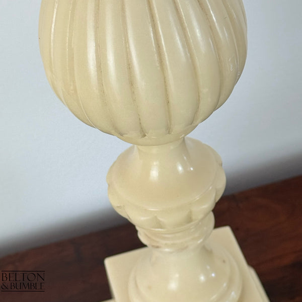Vintage Alabaster Table Lamp  – Close-up of alabaster 