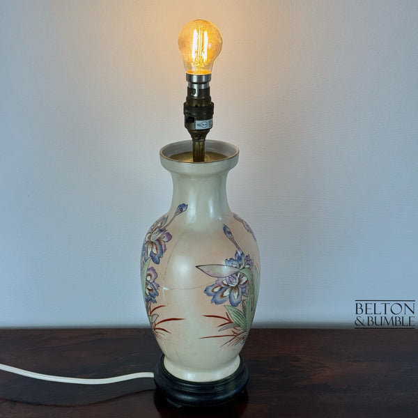 Vintage Hand Painted Ceramic Table Lamp – Full profile of lamp showing it is working