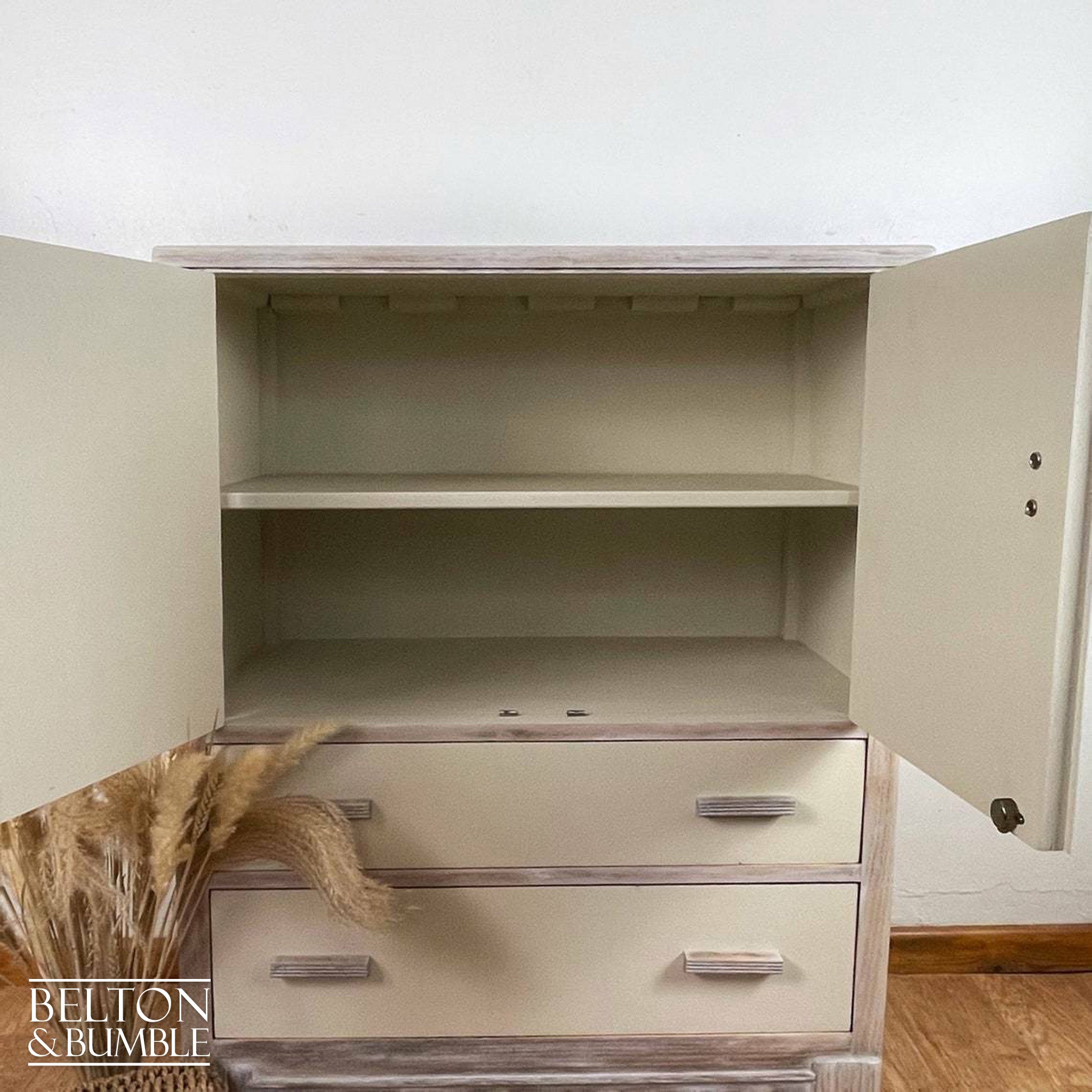 Linen Cupboard Storage in Cream-Belton & Bumble